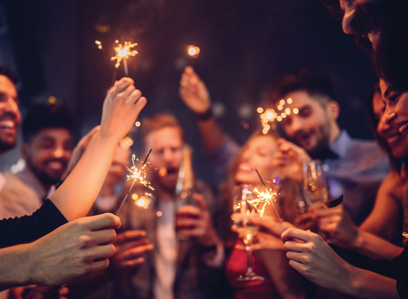 חוגגים עם זיקוקים