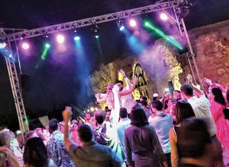 מסיבה ברחבת הריקודים