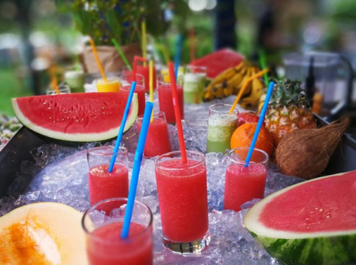 משקאות מרעננים בבר אלכוהול